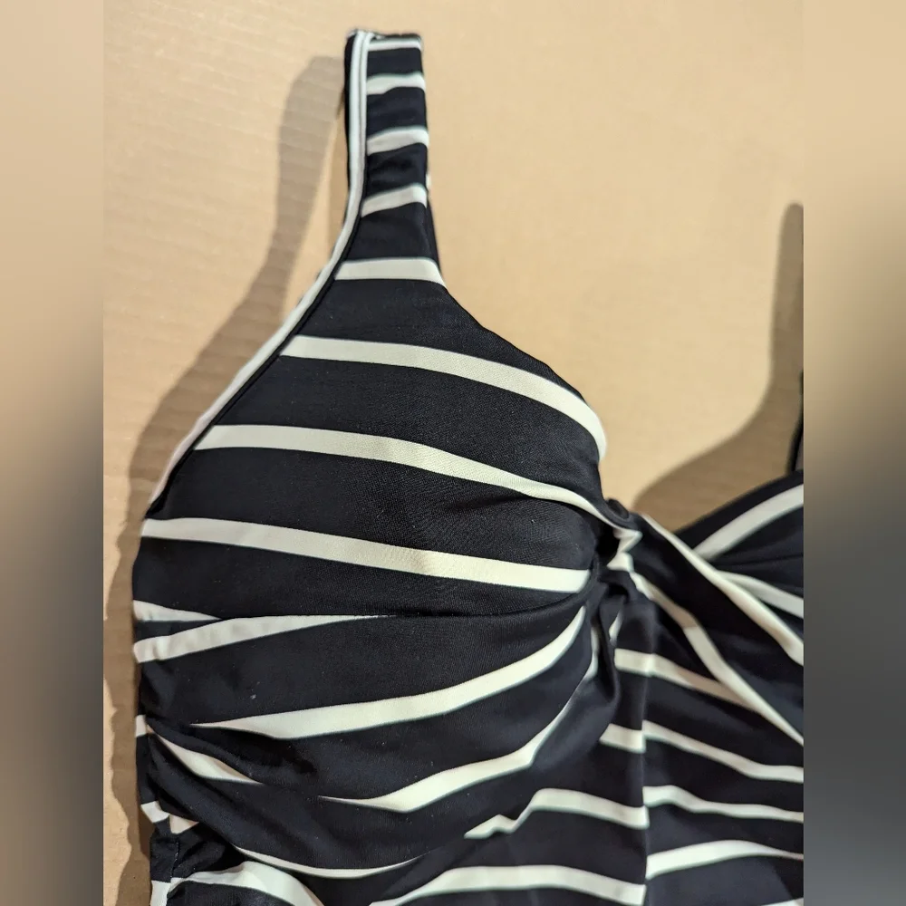 Talbots Tankini Swim Top Black & White Stripe Underwire Size 16 *see description